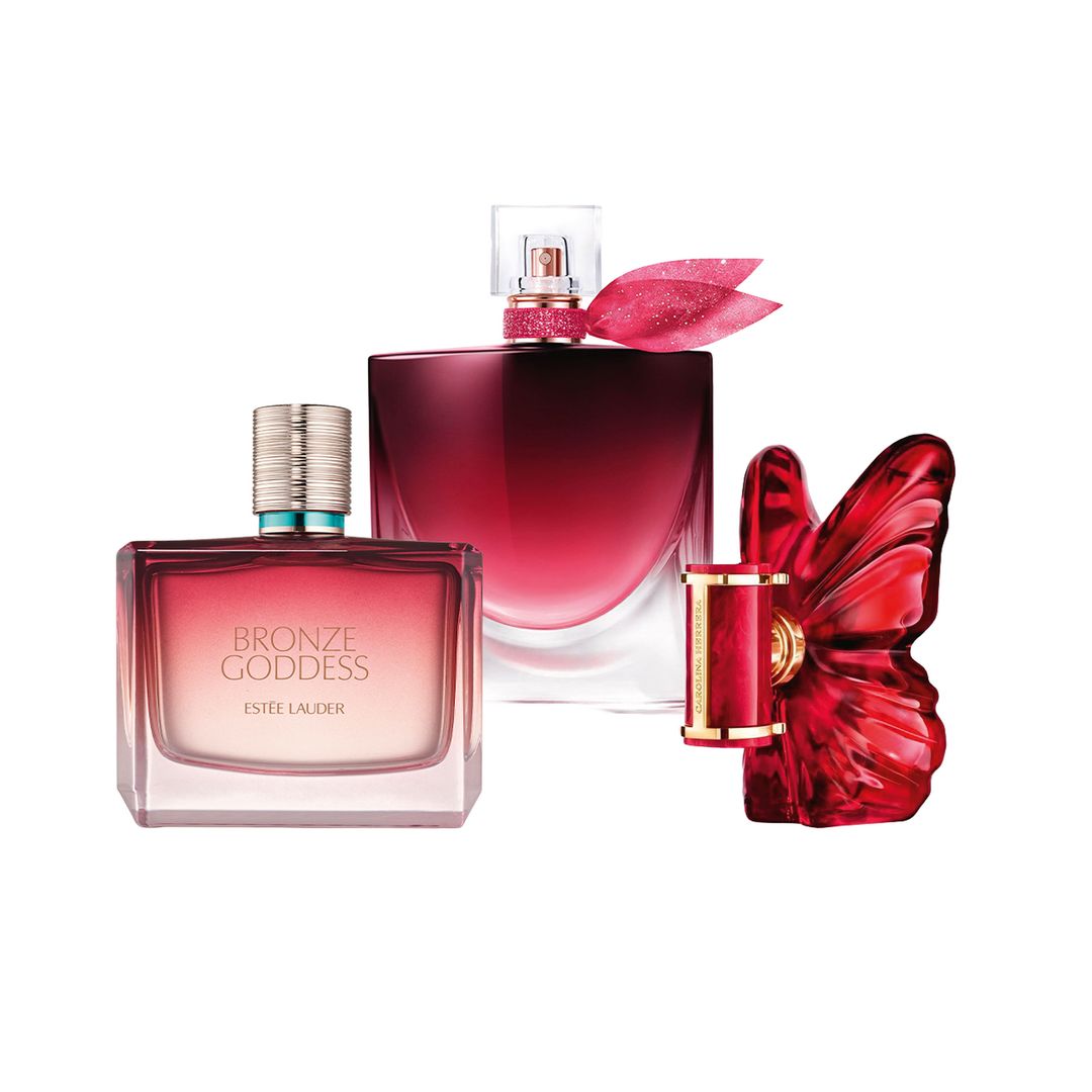 Jugos florales. Bronze Goddess (116 €, 100 ml), de Estée Lauder. La vie est belle Very Cherry (133 €, 50 ml), de Lancôme. CH La Bomba Intensa (151 €, 80 ml), de Carolina Herrera