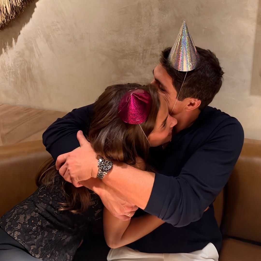 María Pombo celebra pletórica su 32 cumpleaños: el romántico momentazo con Pablo Castellano y una tierna foto inédita de su niñez