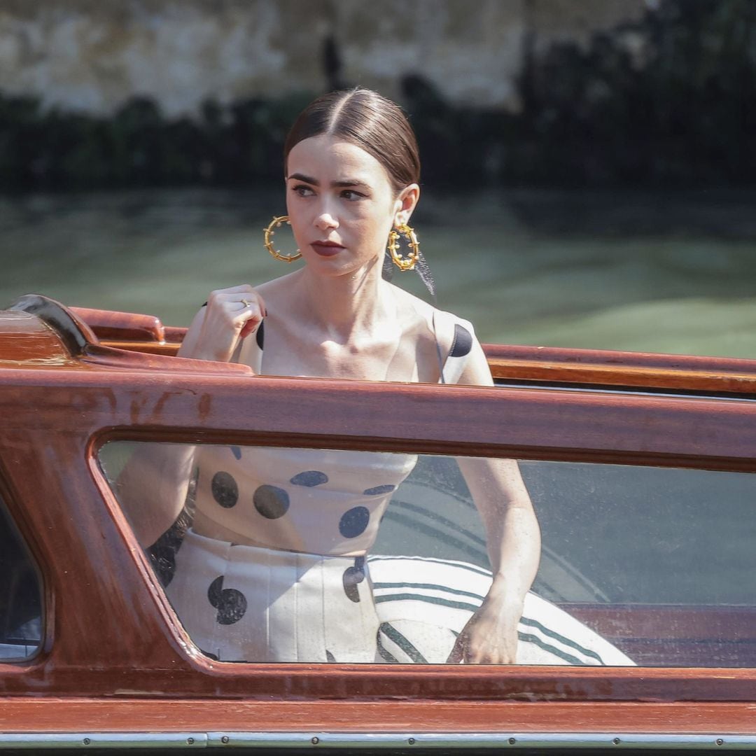Se revelan los primeros 'looks' de Lily Collins en la siguiente temporada de 'Emily in Paris'