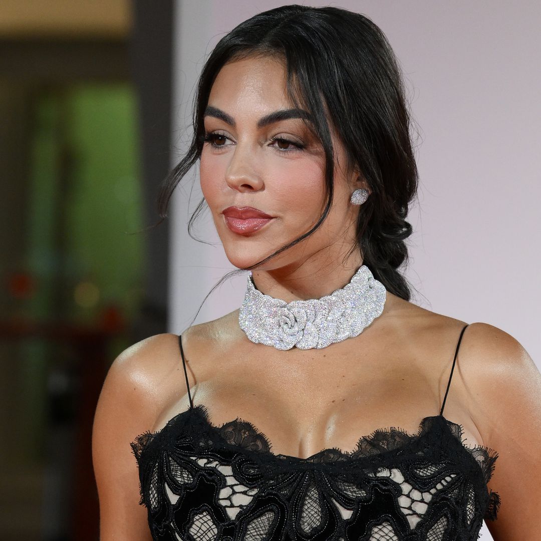 Georgina Rodríguez recupera un vestido de Oscar para su noche en la Casa Blanca: ¿recuerdas qué actriz lo llevó hace 20 años?