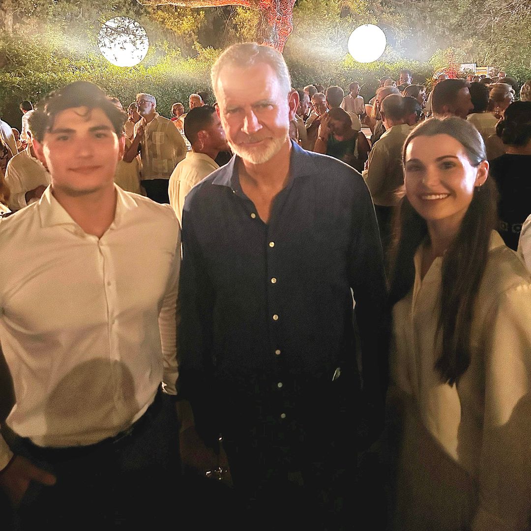 Elisabeth Reynés, Miss Mundo España, tras su encuentro con los Reyes y sus hijas en Marivent: "Leonor y Sofía transmiten muchísima cercanía y dulzura"