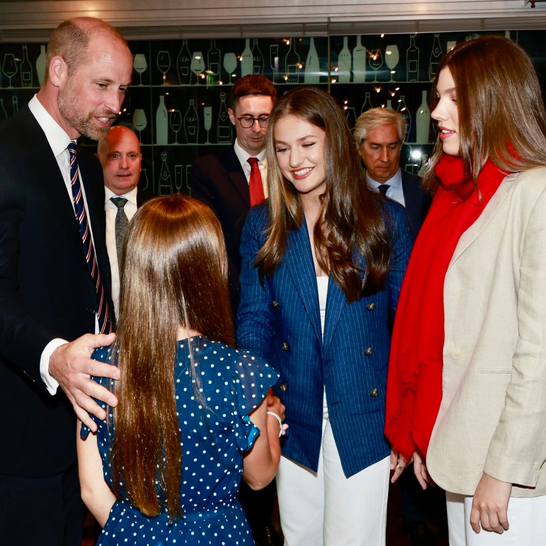 Leonor y Sofía, muy cariñosas con la pequeña Charlotte, la hija de Guillermo de Gales y Kate Middleton