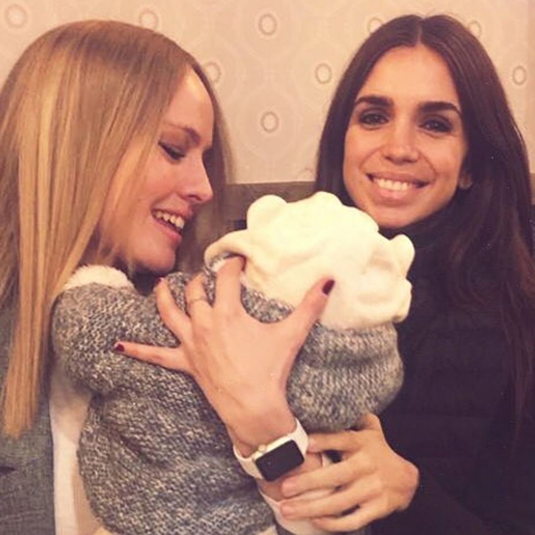 Elena Furiase y Esmeralda Moya recuerdan viejos tiempos en su tarde de mamis