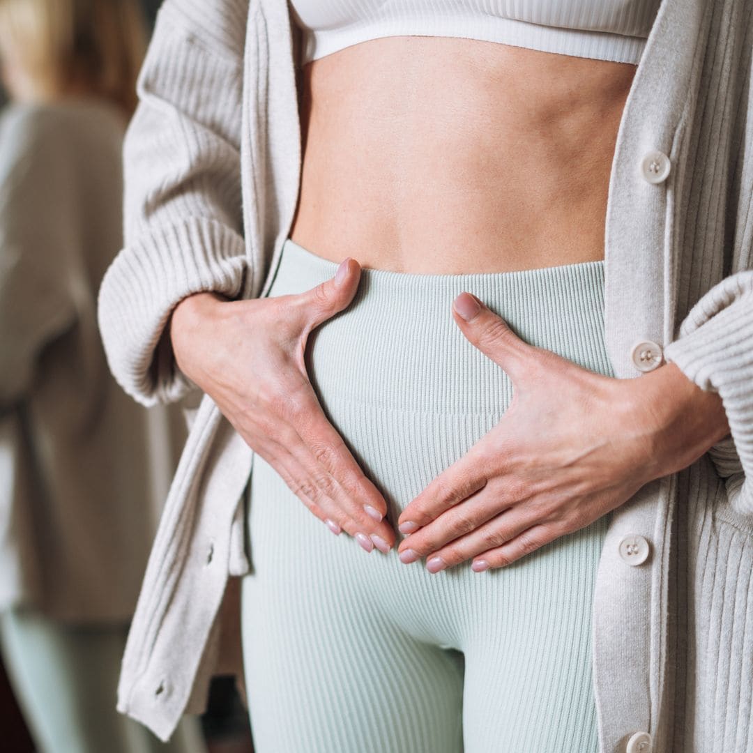 Si se te hincha la tripa después de comer, no solo son gases, son tus bacterias lanzando un mensaje
