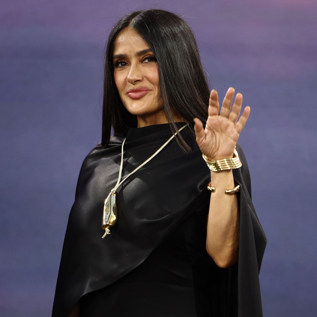 Salma Hayek lleva el color de uñas más inesperado del otoño 2026