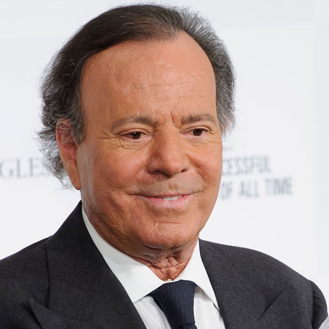 El juicio de paternidad a Julio Iglesias continuará, pero el juez rechaza la prueba de ADN obtenida de Julio José