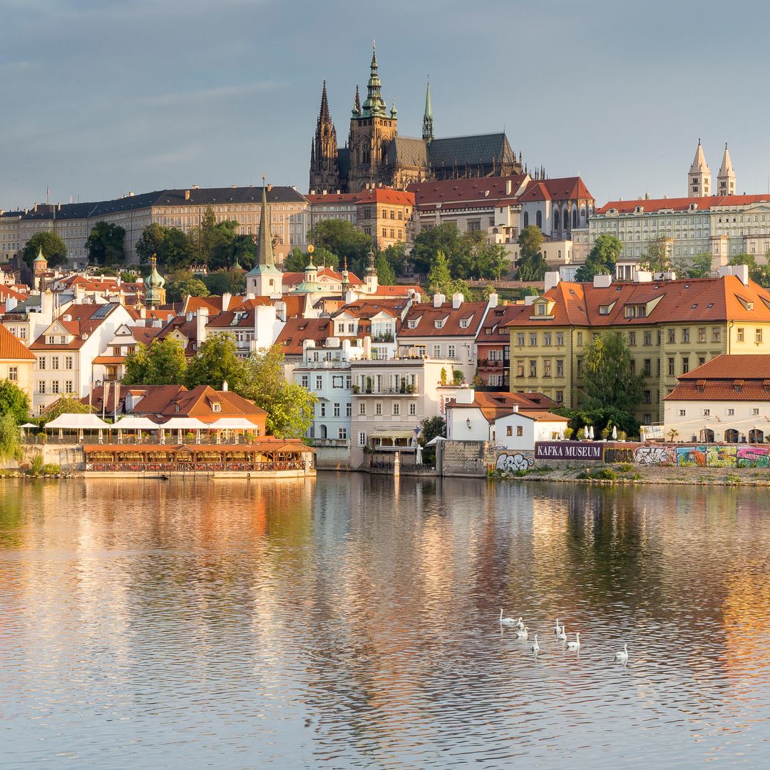 Panorámica del castillo de Praga y el río Moldava, República Checa