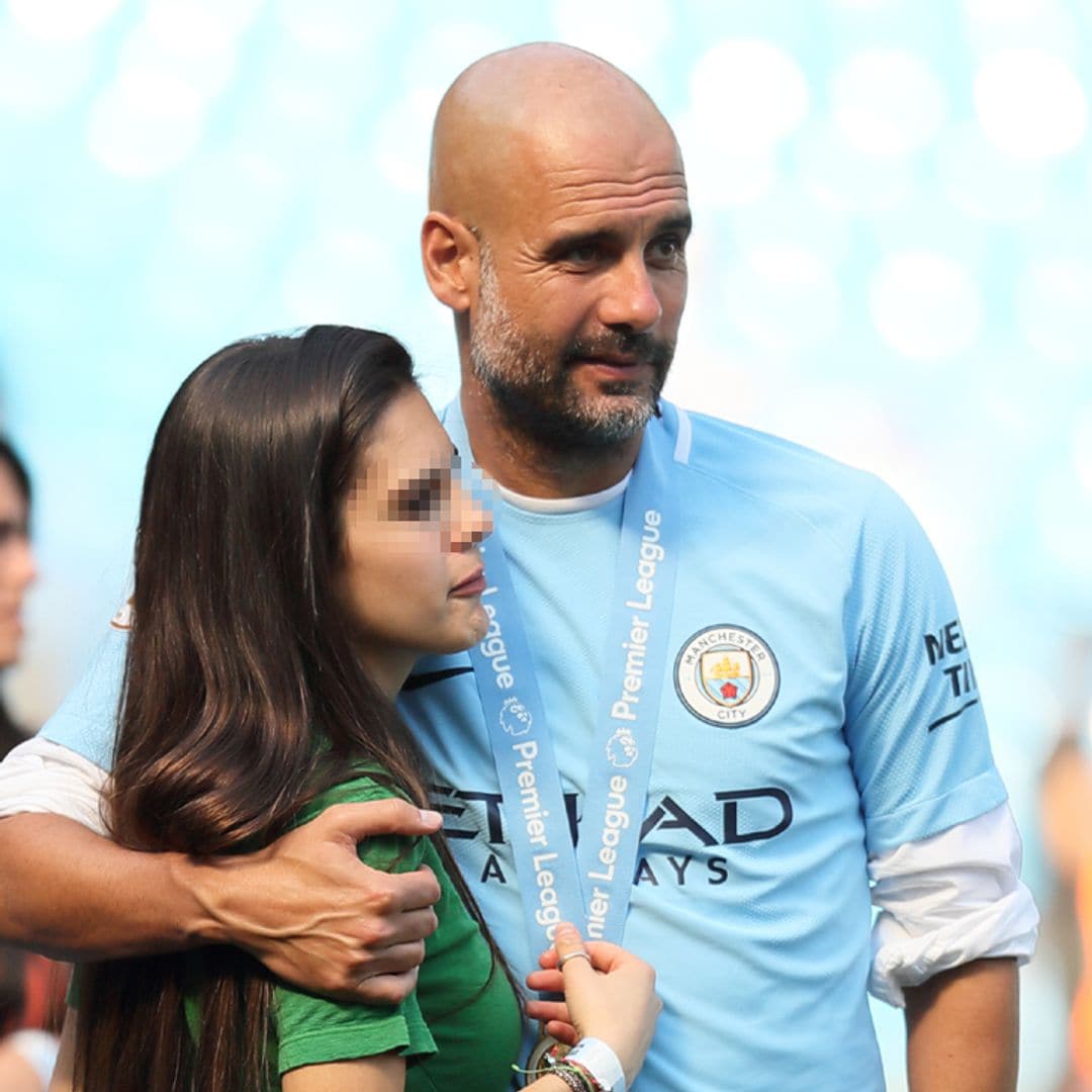 Guardiola abraza a su hija Valentina