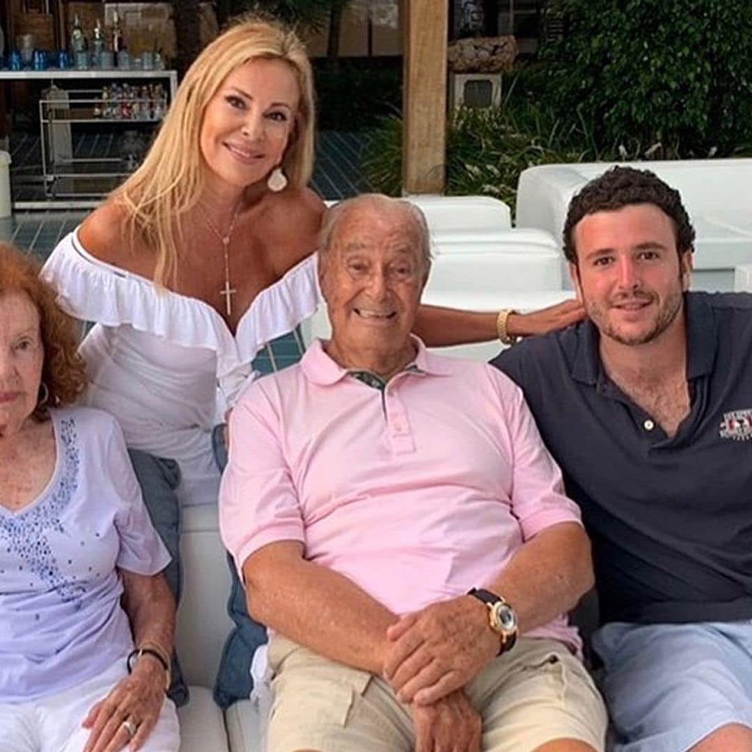 Frente al Mediterráneo, cómplices y sonrientes: así recuerda Ana Obregón a su hijo y su madre