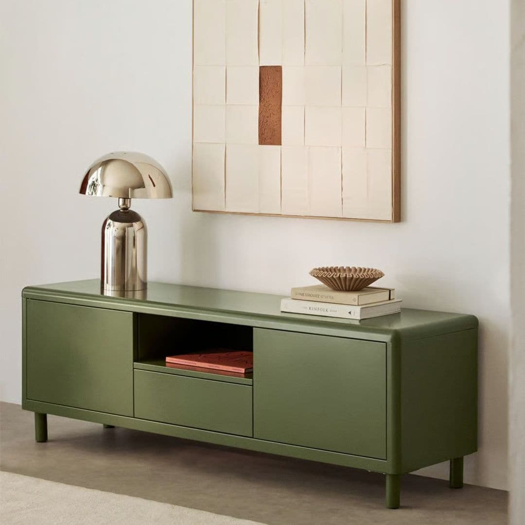 Esta es la tendencia en decoración 2025 que te va a enamorar: muebles de color