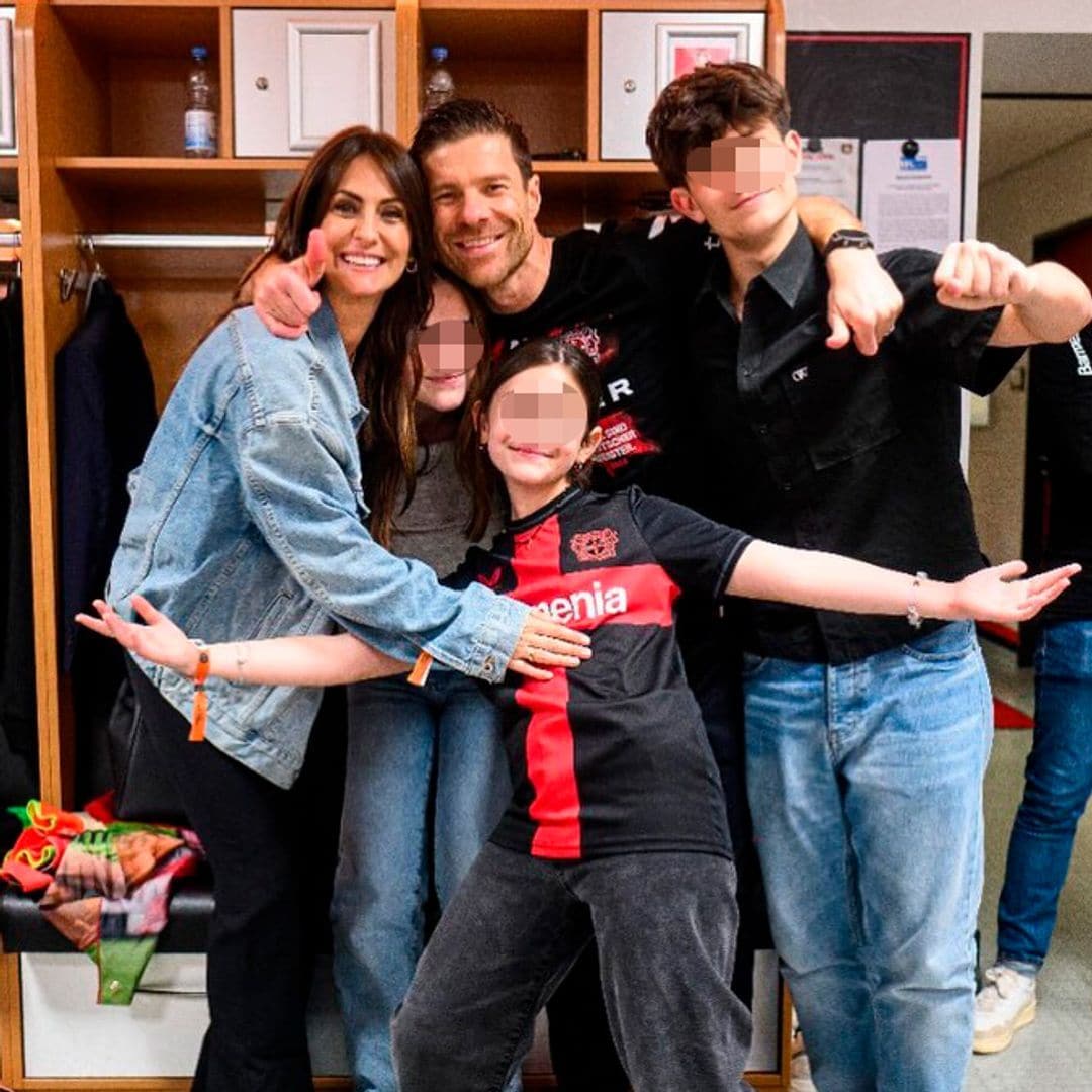 Así es la familia numerosa de Xabi Alonso, su gran apoyo tras su salida del Real Madrid: un hijo adolescente y las mujeres clave de su vida