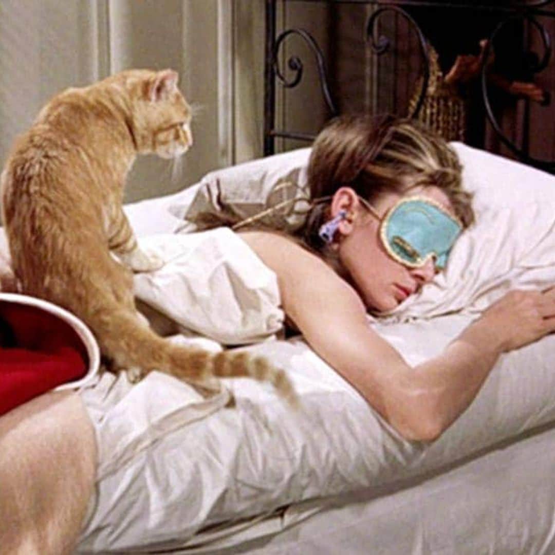 Estos son los beneficios de dormir con antifaz según expertos