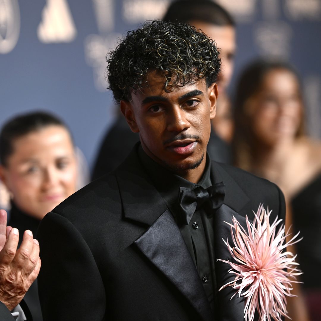 Lamine Yamal deslumbra con Chanel en la ceremonia del Balón de Oro 2026
