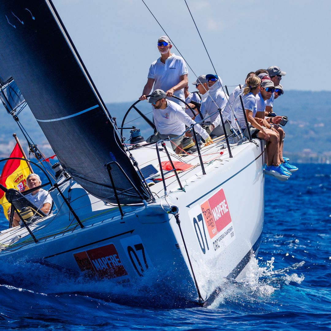 El rey Felipe VI se embarca en el Aifos para preparar la 43ª Copa del Rey MAPFRE