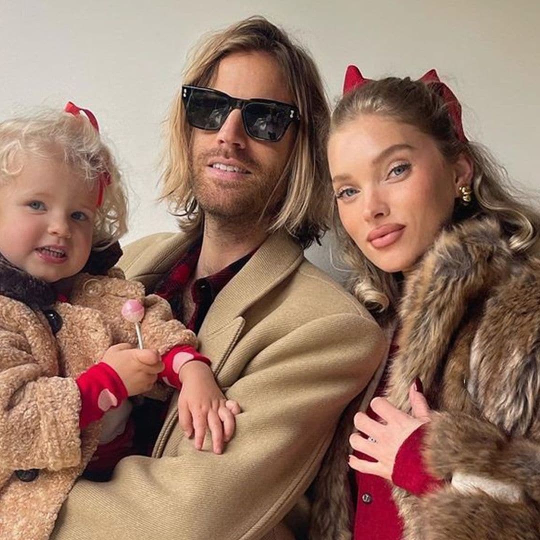 El look multitendencia que Elsa Hosk ha combinado con su familia esta Navidad