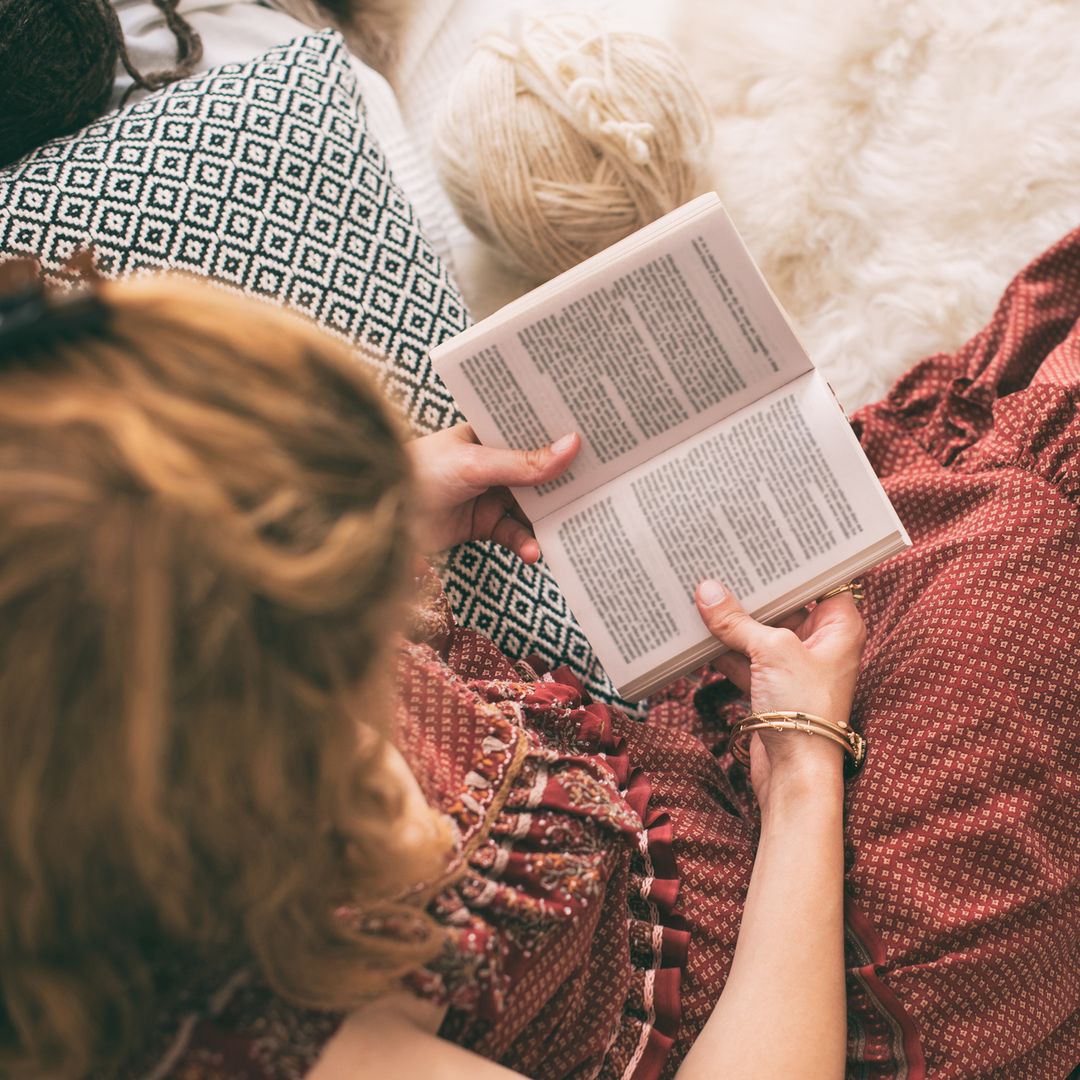 5 libros de época que van a engancharte de principio a fin (y que tienen el romance justo que más nos gusta)
