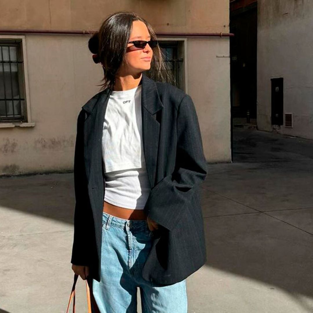 Victoria de Marichalar rescata los 'jeans' dosmileros para combinarlos con las zapatillas más buscadas