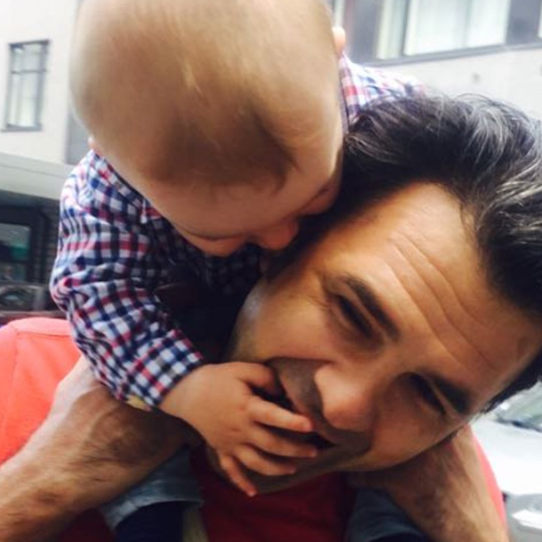Iñaki López se queja en Twitter de lo que pasa cuando sale a pasear con su hijo