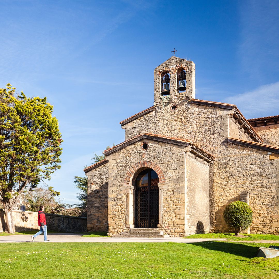 Iglesia prerrománica de San Julián de los Prados, Oviedo, Asturias