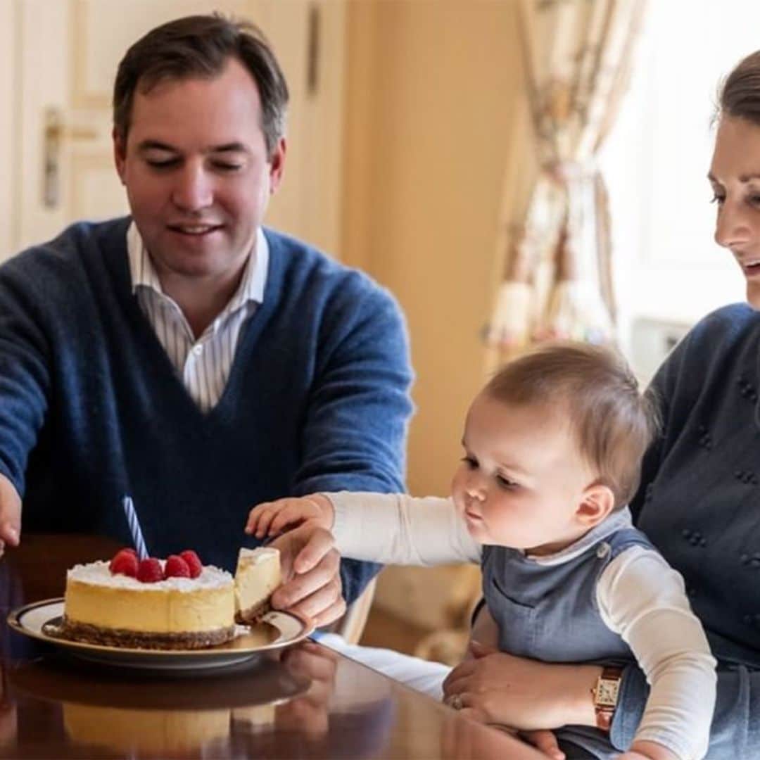 El adorable vídeo de Charles de Luxemburgo celebrando su cumpleaños ¡y relamiéndose con la tarta!