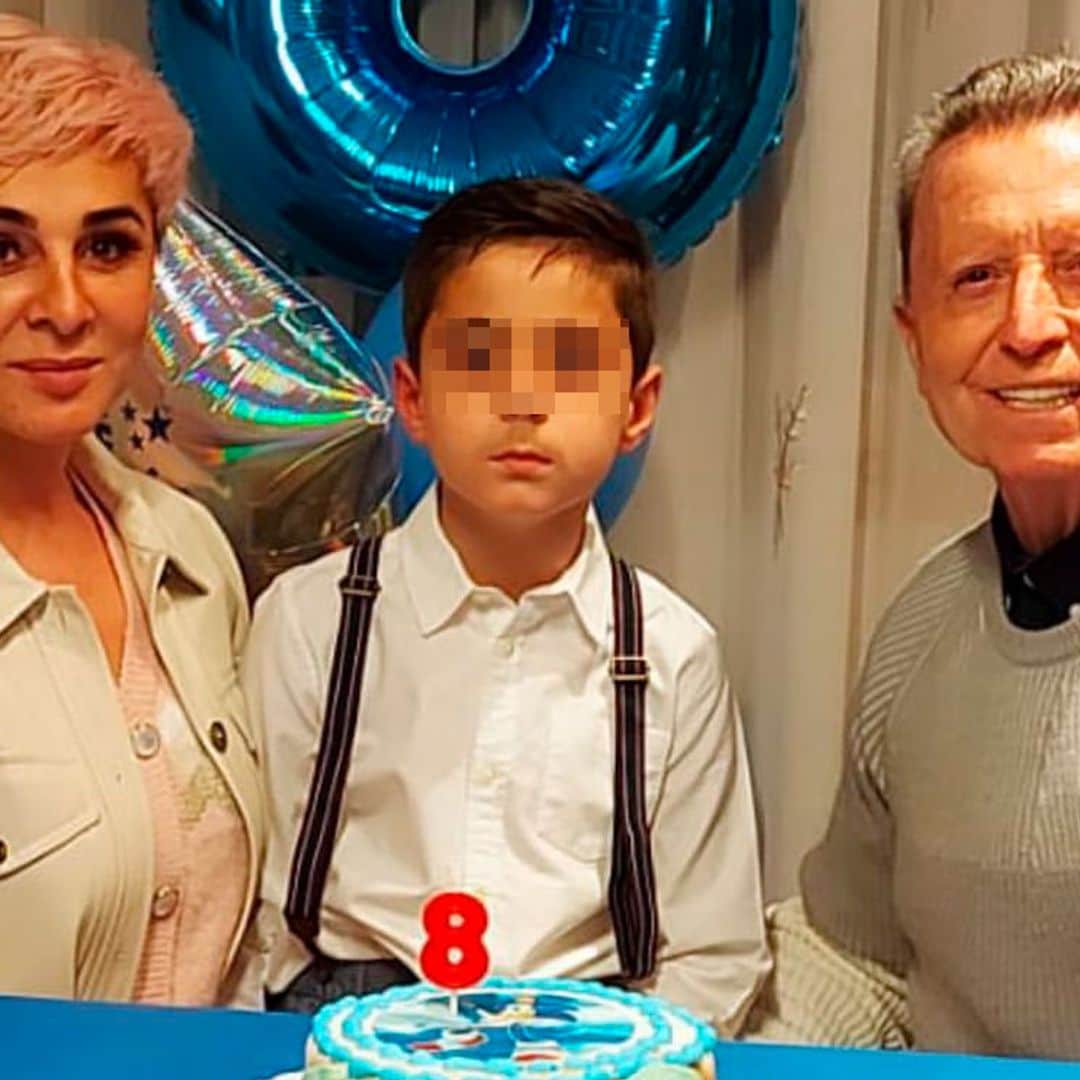 Con tarta de Sonic y 'poquitos regalos': el hijo de Ortega Cano cuenta cómo ha celebrado sus 8 años