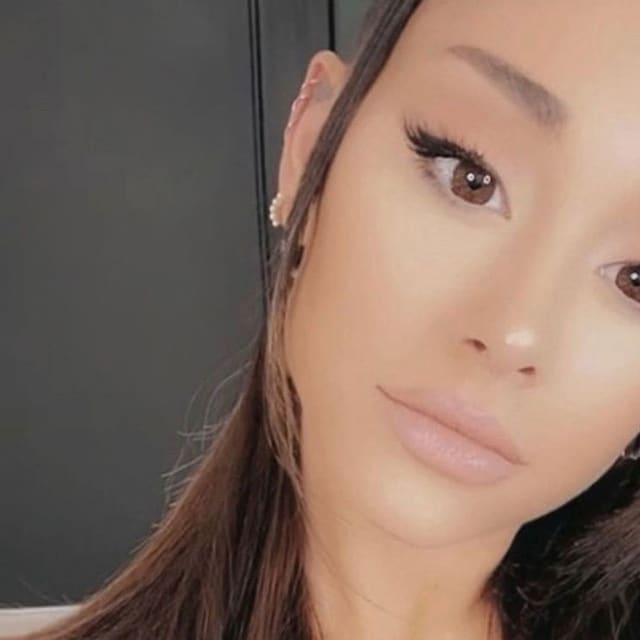 ariana maquillaje