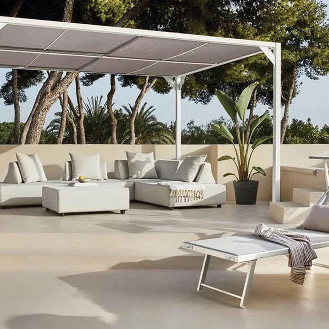Mucho más que toldos: todas las opciones para llevar la sombra a tu jardín y terraza