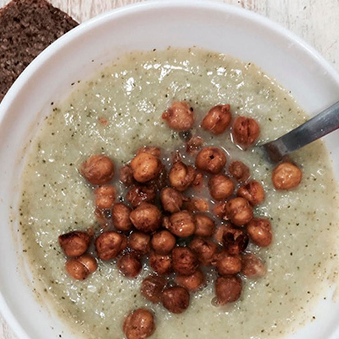 Puré de calabacín, puerro, brócoli y AOVE con garbanzos