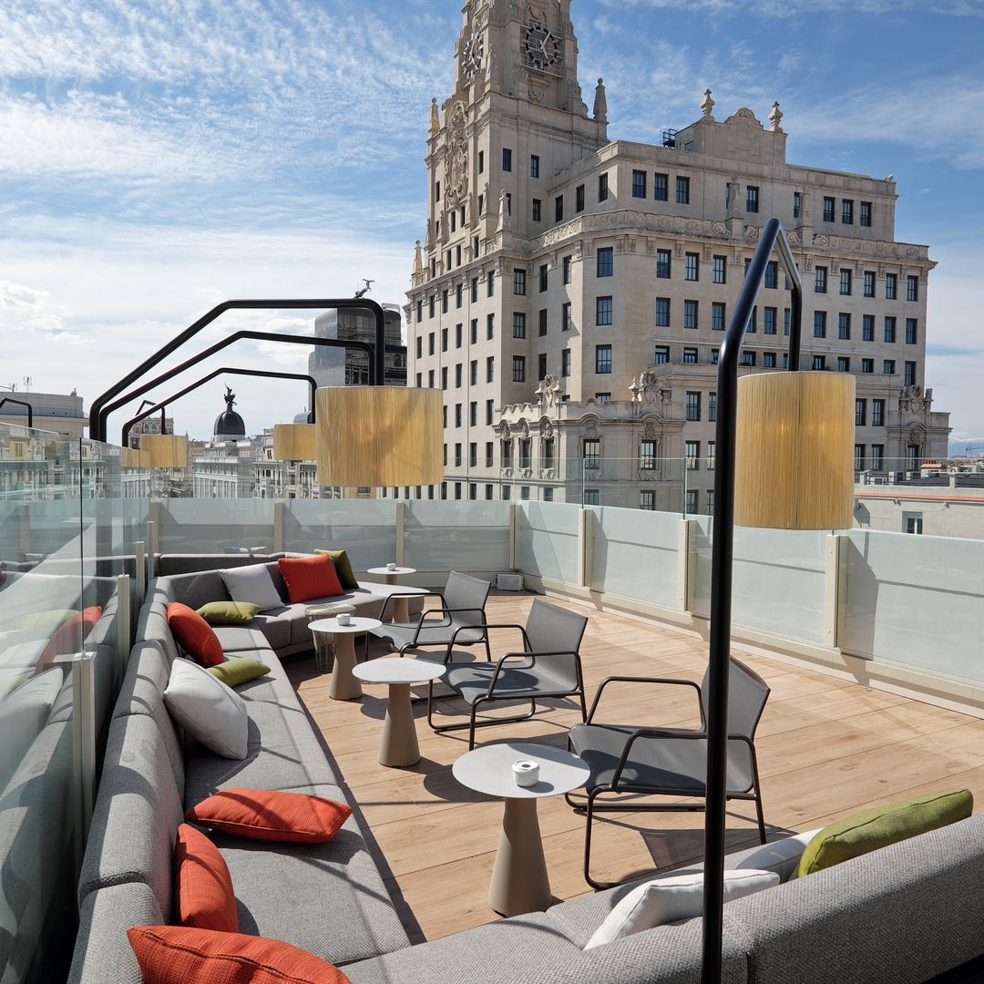 Vuelve el plan del tardeo al aire libre: terrazas para ver atardecer en Madrid y Barcelona
