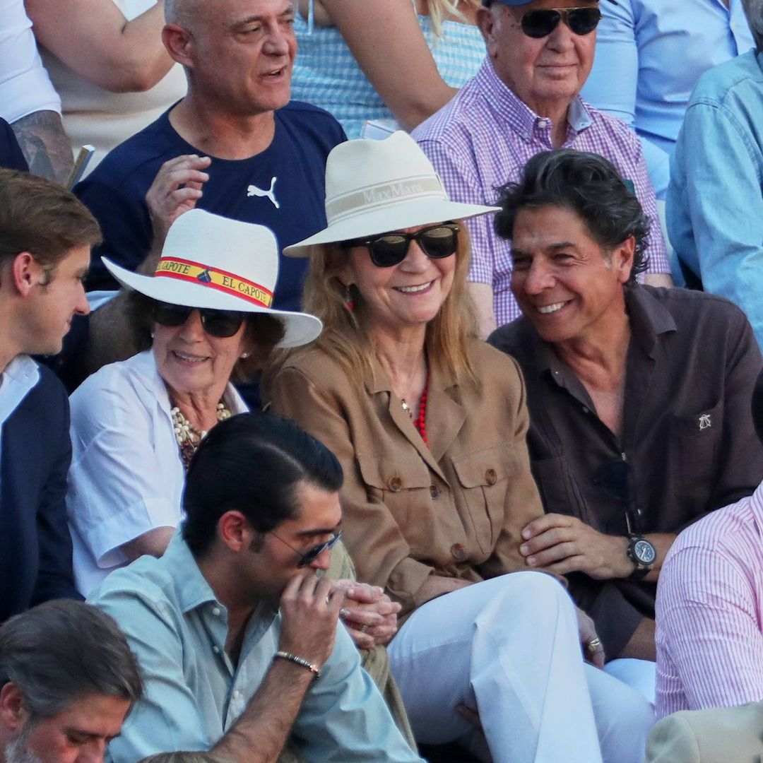 Las fotos de la infanta Elena, pletórica,en su regreso a Las Ventas en otra gran tarde de toros