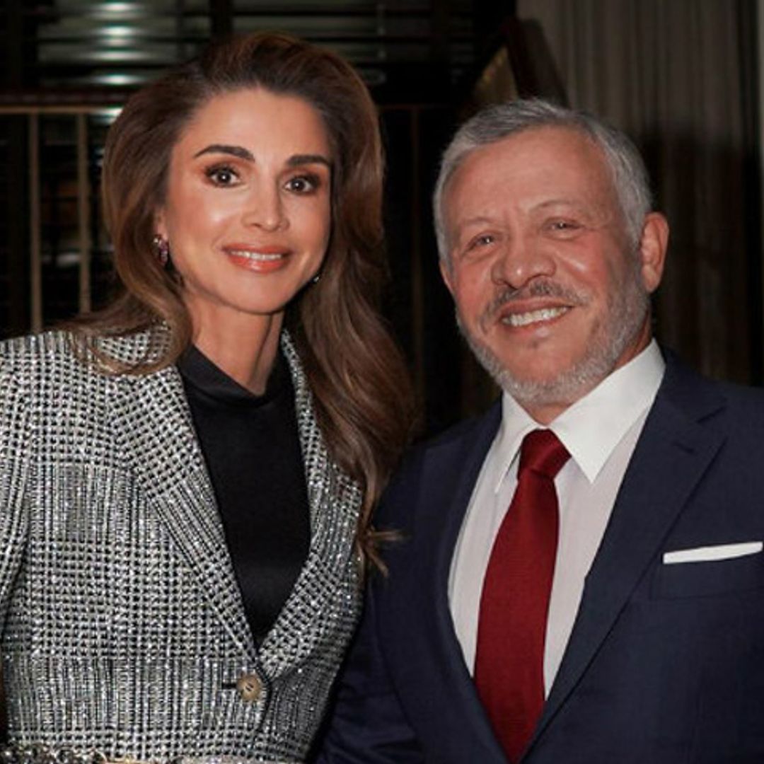 Rania se supera: versiona el traje de noche que querrán las 'royals' europeas