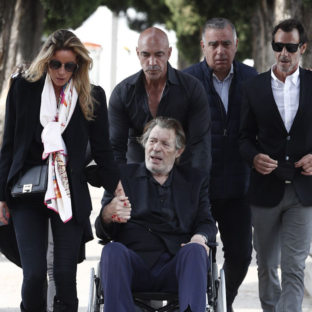 Ramiro Oliveros, desolado en el íntimo adiós a su mujer, Concha Márquez Piquer