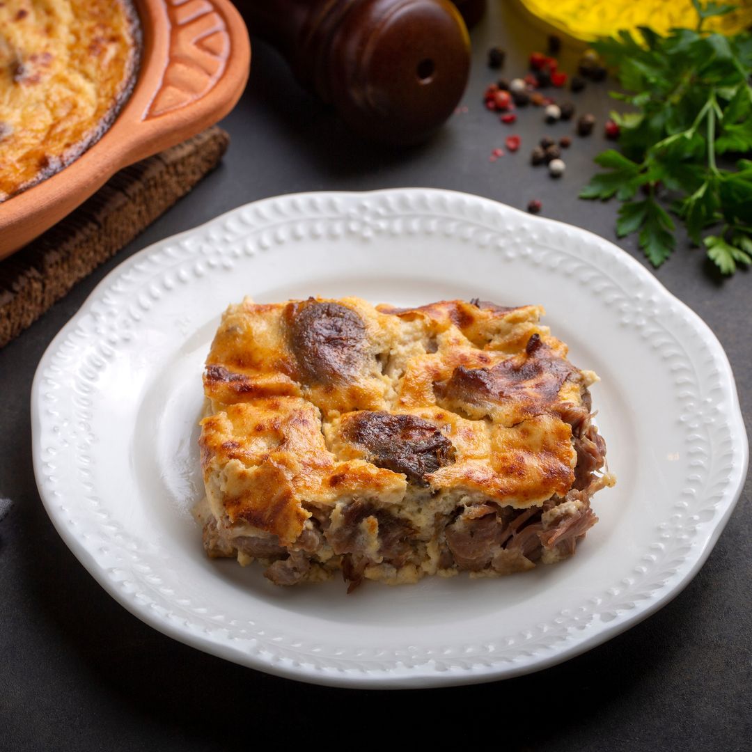 Tave kosi, Tave kosi es un plato nacional albanés de cordero al horno y arroz con yogur.