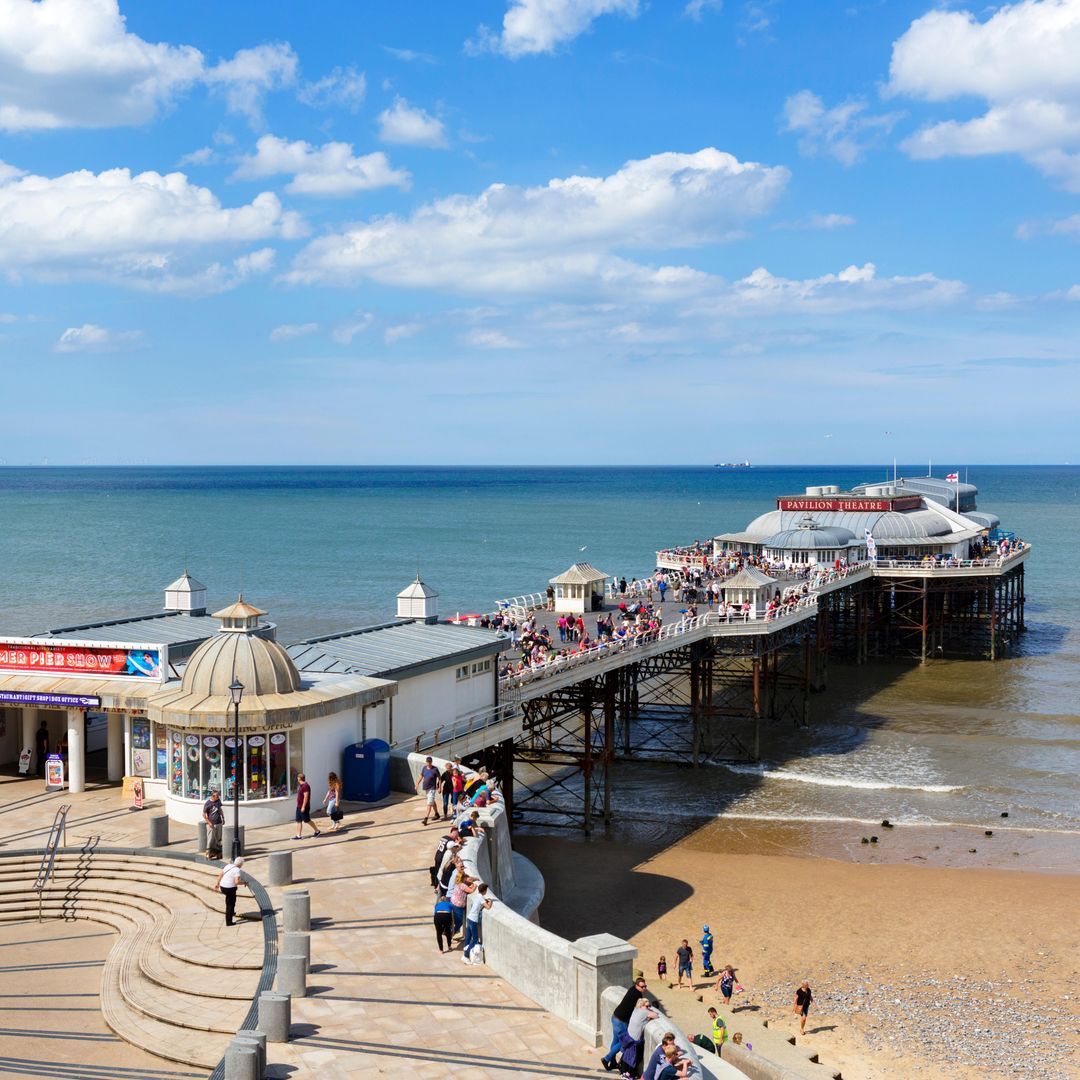 Cromer Pier y playa de Norfolk, Inglaterra