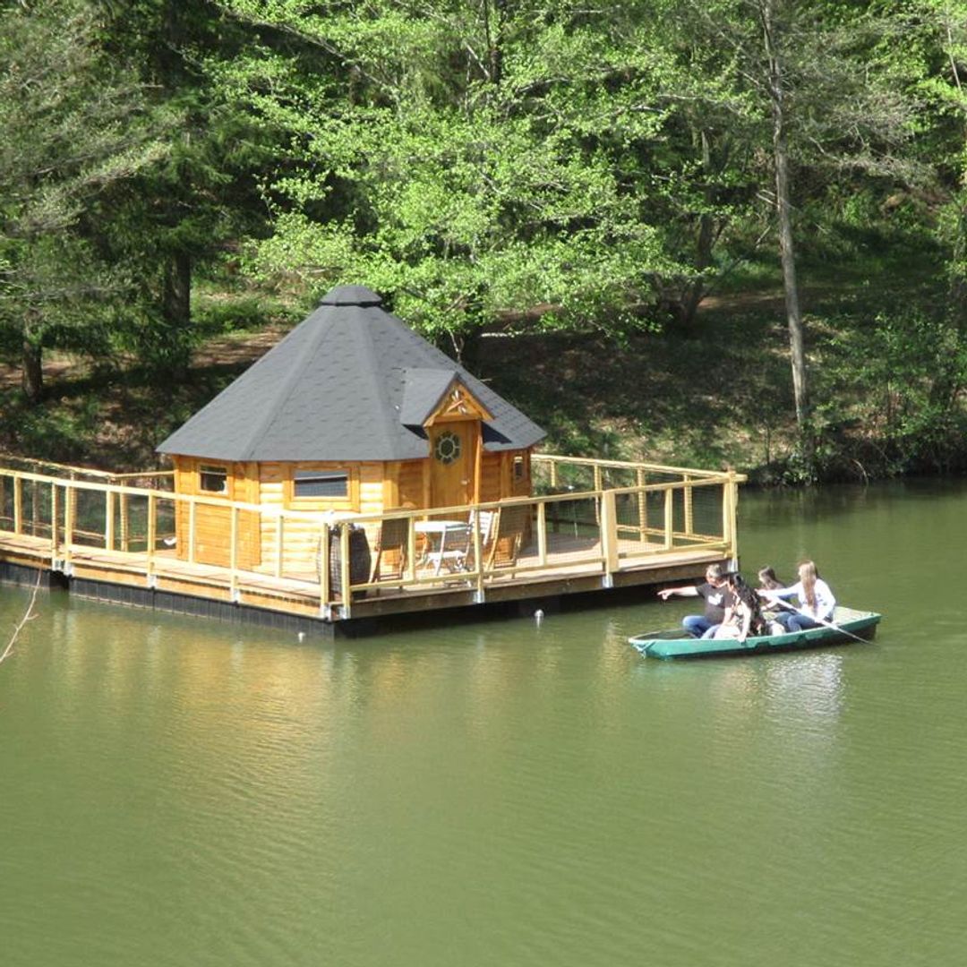 Ma cabane en Aveyron, Conques, Francia