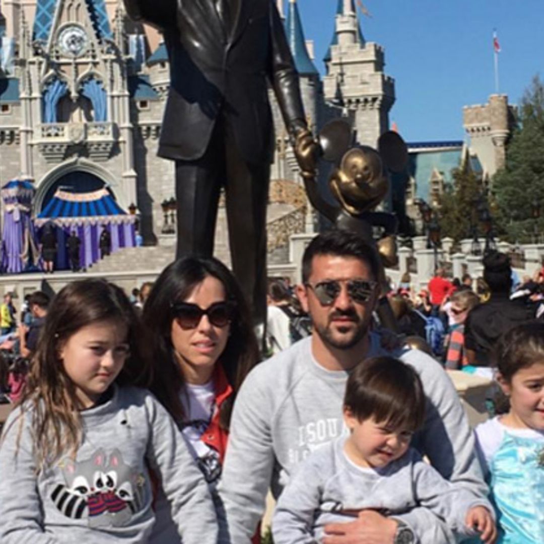 David Villa y su familia conocen a las princesas Disney