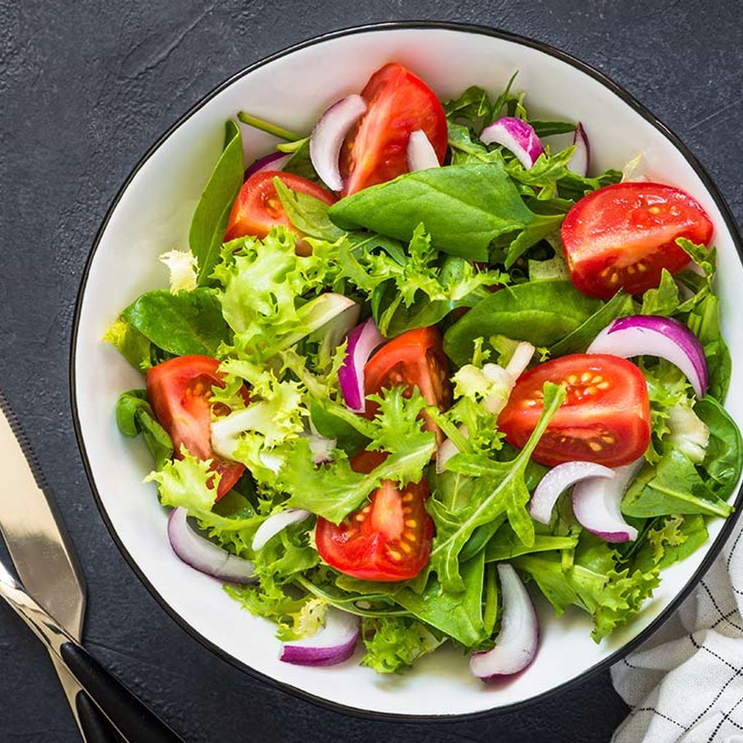 Prepara deliciosas ensaladas con 4 ó 3 ingredientes