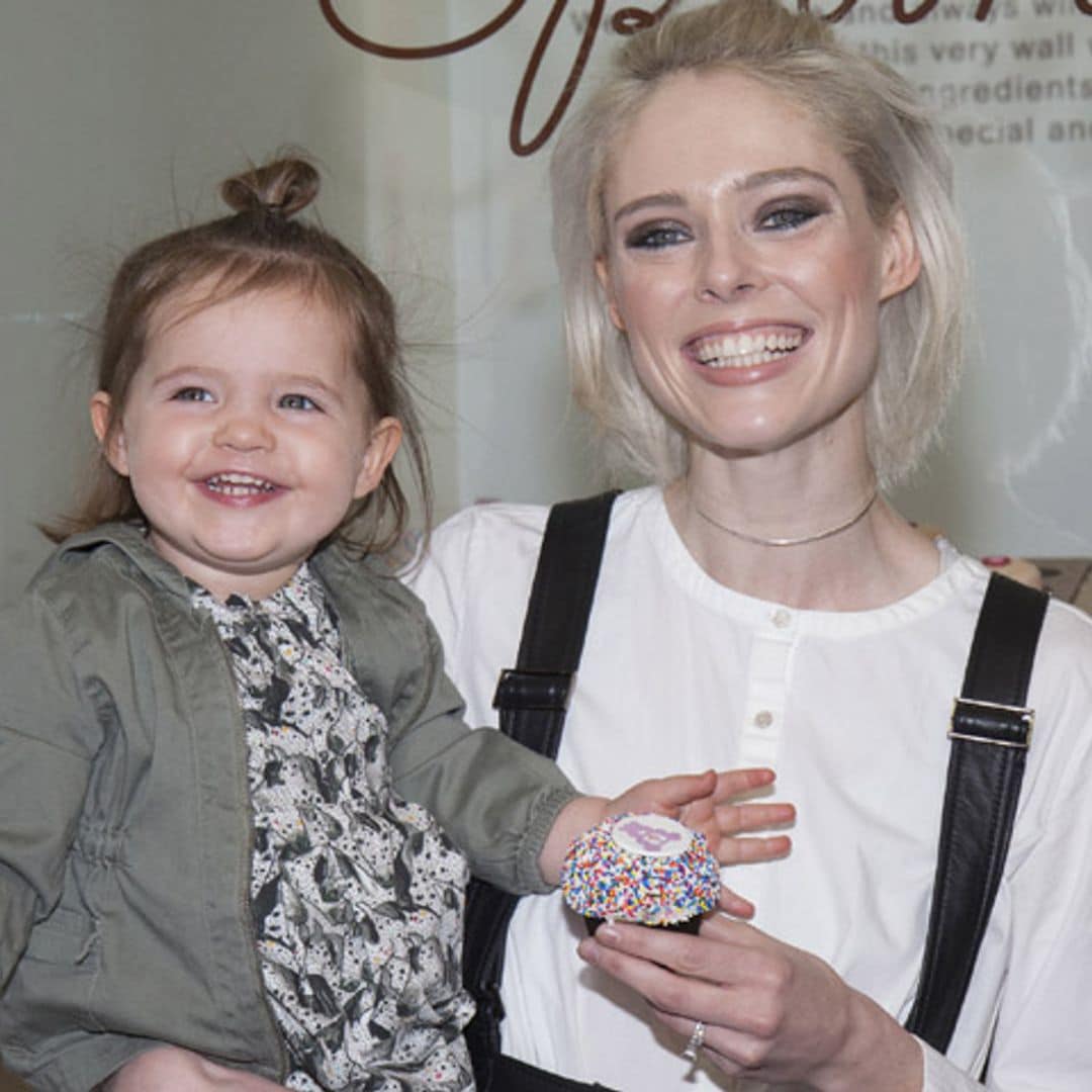 El divertido vídeo en el que Coco Rocha anuncia que está embarazada con la ayuda de su hija