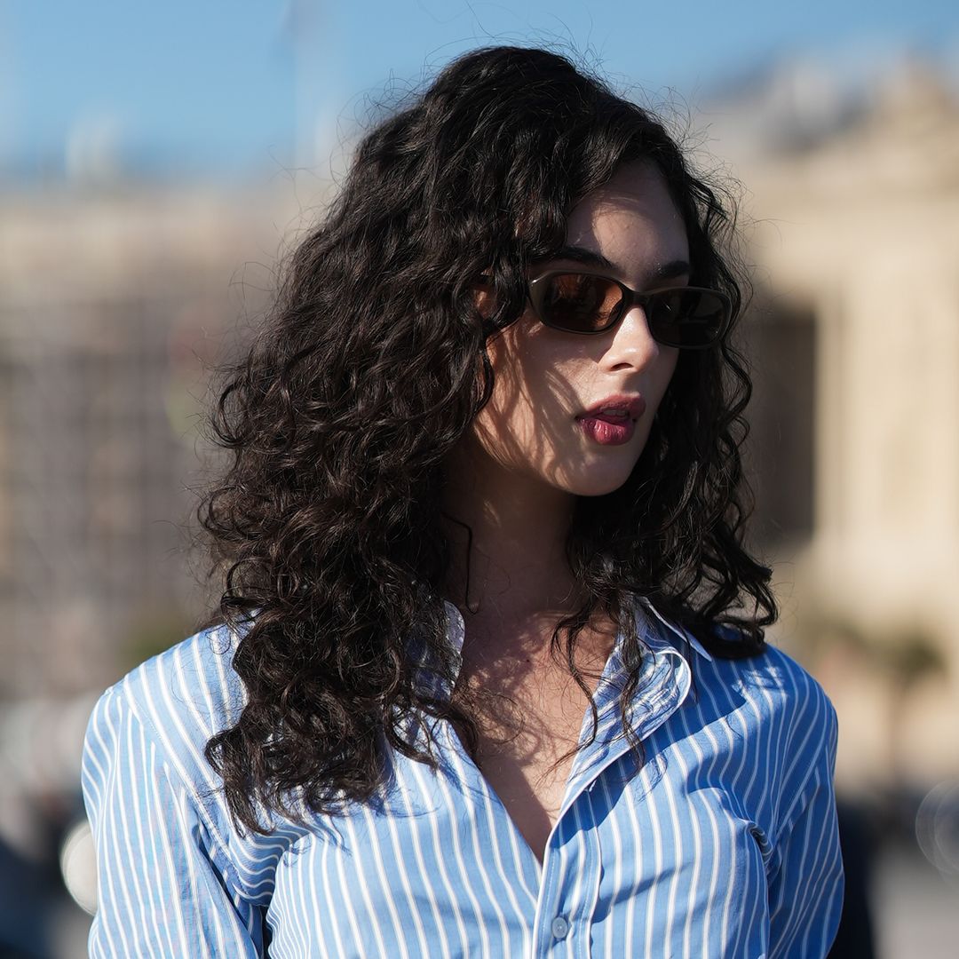 Los 9 cortes de pelo rizado perfectos para dominar el exceso de volumen