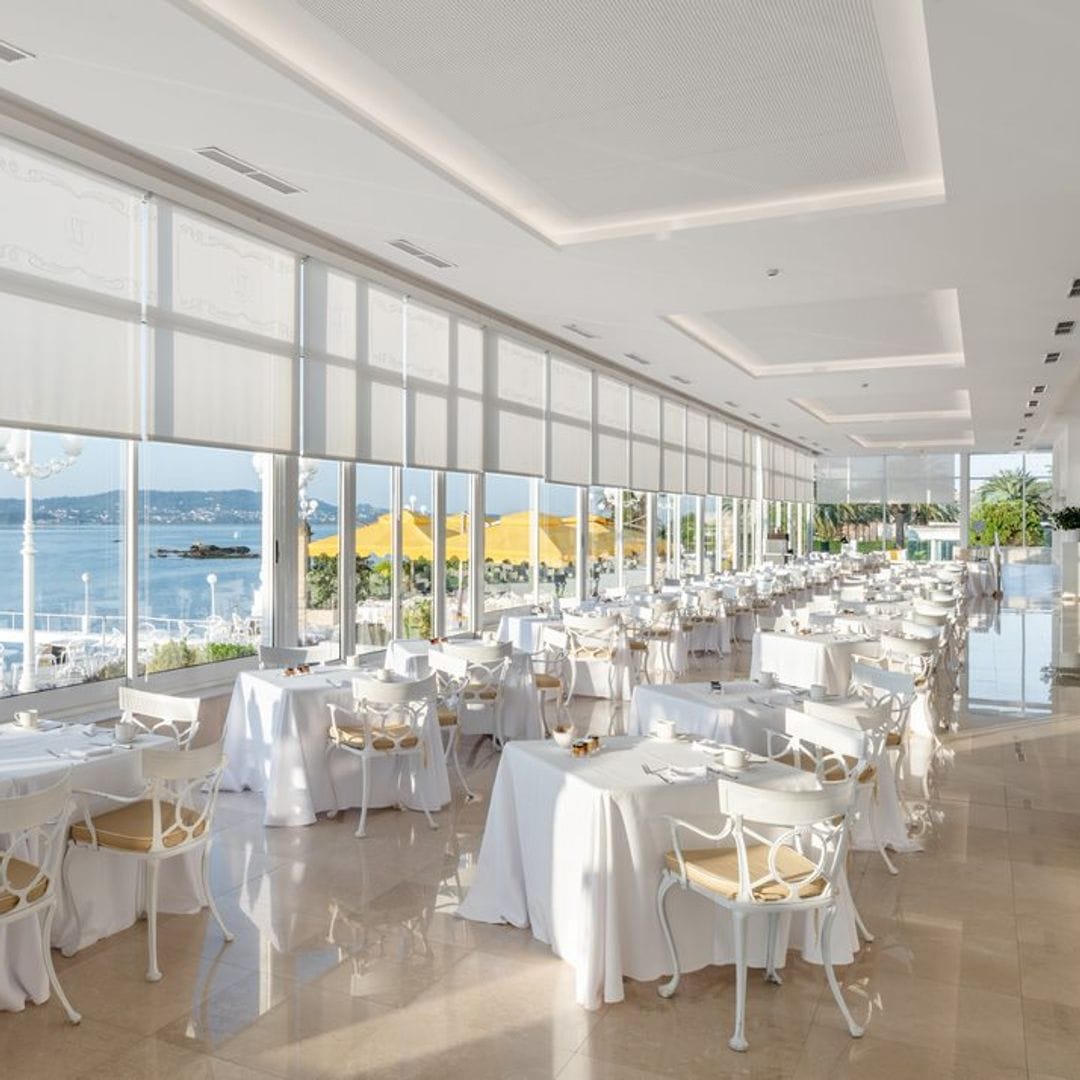 Restaurante del Gran Hotel La Toja Balneario frente al mar, situado en la isla de La Toja, en Pontevedra
