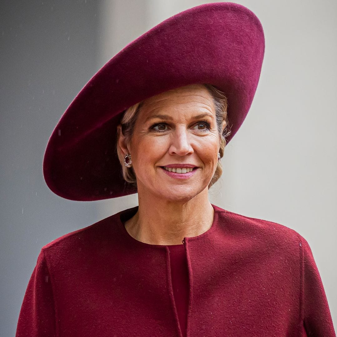 Máxima de Holanda se apunta al color burdeos que ha unido los armarios de 4 'royals' en menos de 24 horas