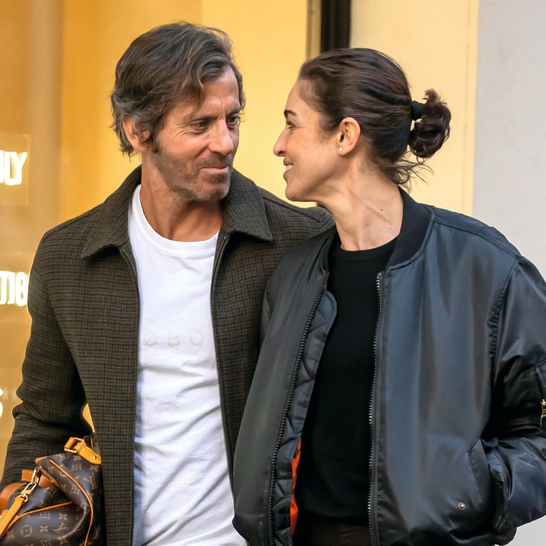 Blanca Romero y Quique Sánchez Flores, paseando por Madrid. Su noviazgo salió a la luz a principios de diciembre y, a las tres semanas, antes de finalizar el 2025, la actriz oficializó la relación al compartir sus primeras fotos con el hijo de Carmen Flores y afirmar: “Lo mejor de mi año eres tú”