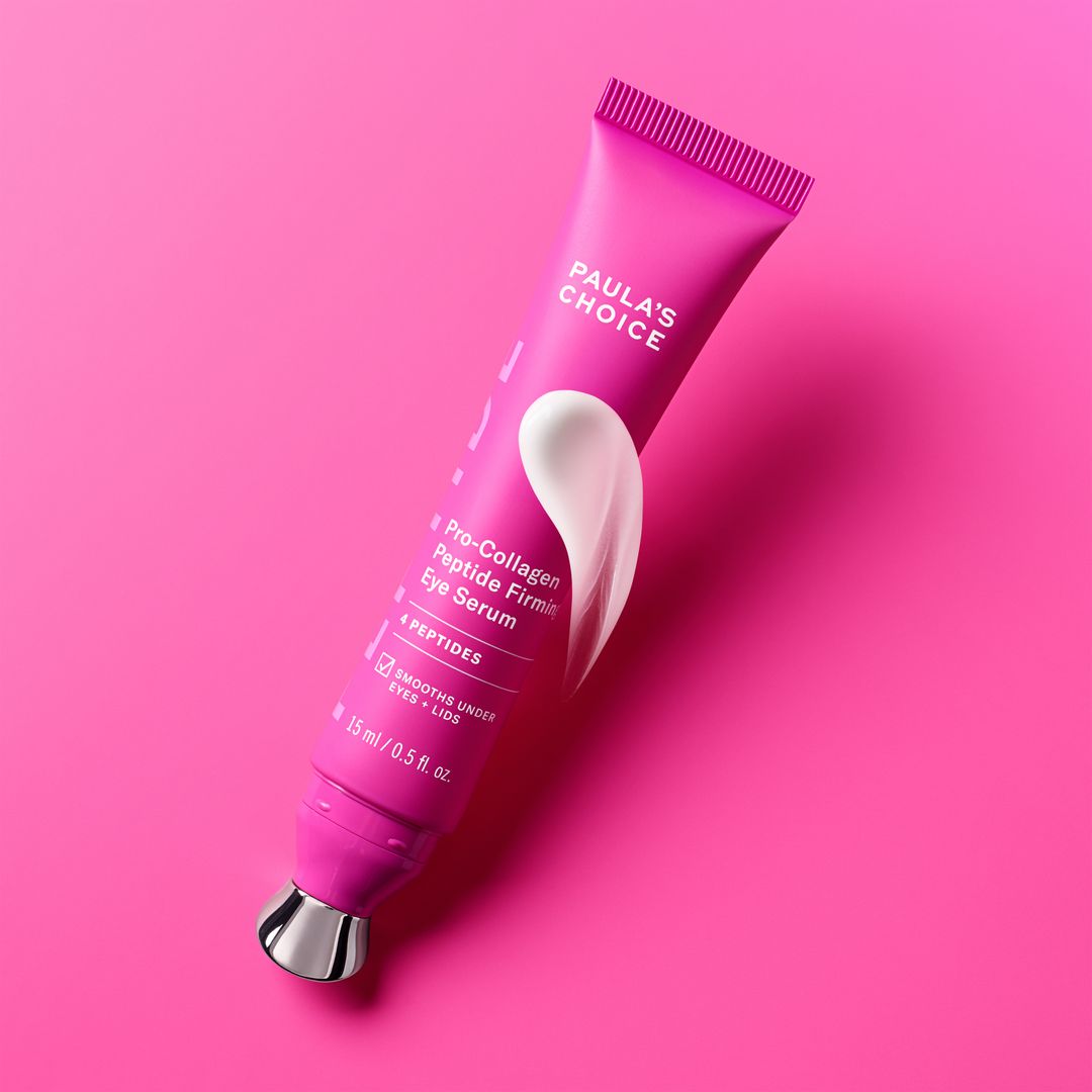 Contorno de Ojos Pro-Colágeno Péptidos, de Paula's Choice (47 euros), tiene una fórmula en gel ligero creada a base de cuatri Péptidos Pro-Colágeno específicos,  extracto de manzana, escualano o fermentos marinos. Un combo poderoso que  hidrata, reduce la apariencia de las bolsas, eleva los párpados, alisa arrugas y líneas de expresión y reafirma el contorno. 