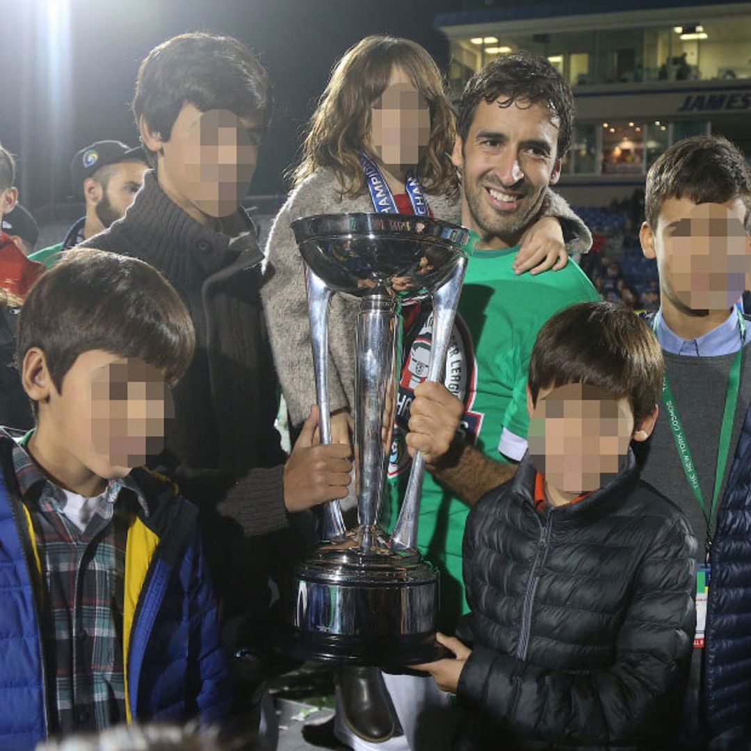Raúl González junto a sus cinco hijos: Jorge , Hugo , Mateo , Hector y María en una imagen de archivo