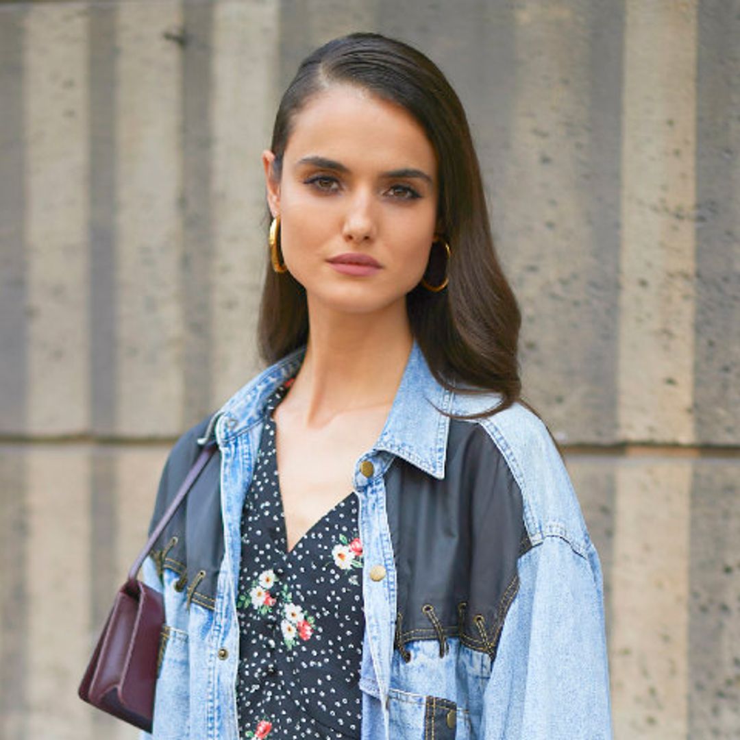 Blanca Padilla reinventa un 'blazer' básico con el accesorio más inesperado