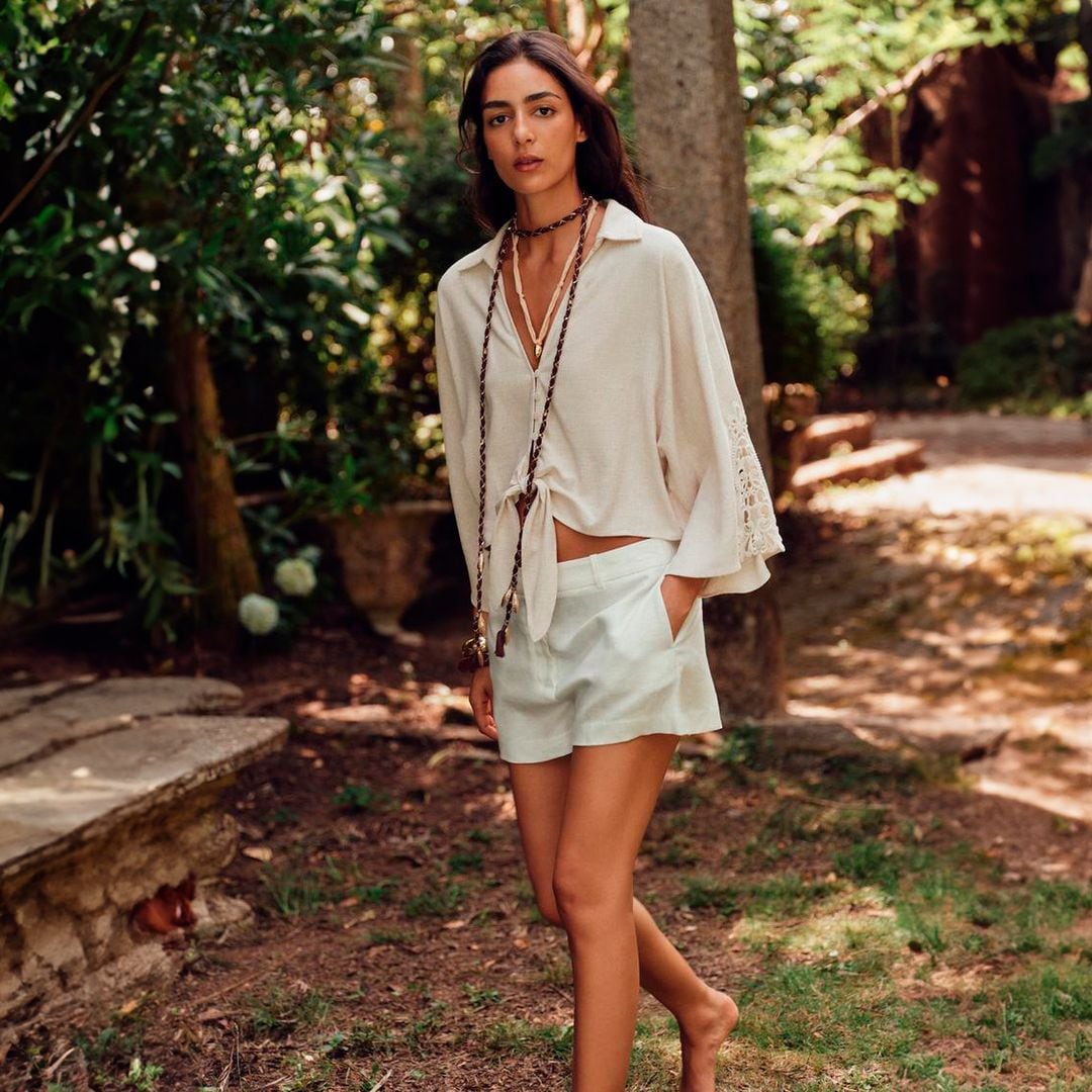 Estas 10 blusas blancas están rebajadas y estoy segura de que se agotarán pronto