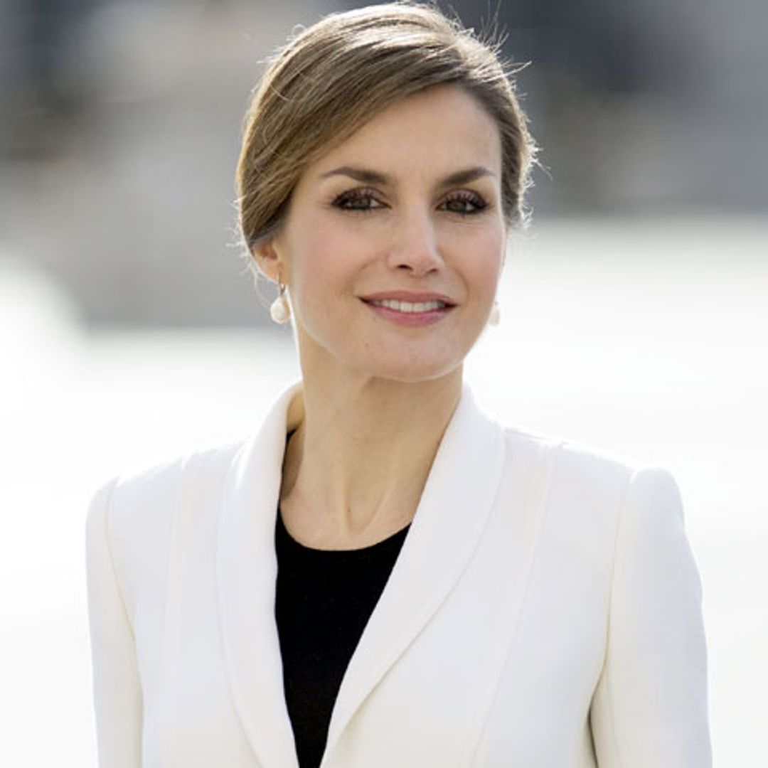 La tradición de la Reina para elegir su primer look oficial del año