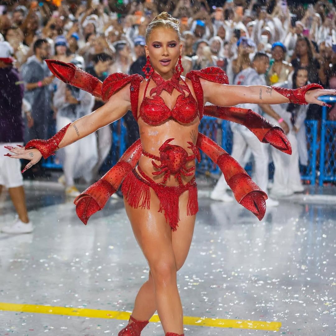 La novia de Vinícius Jr. brilla en el Carnaval de Río tras la noche más amarga del futbolista