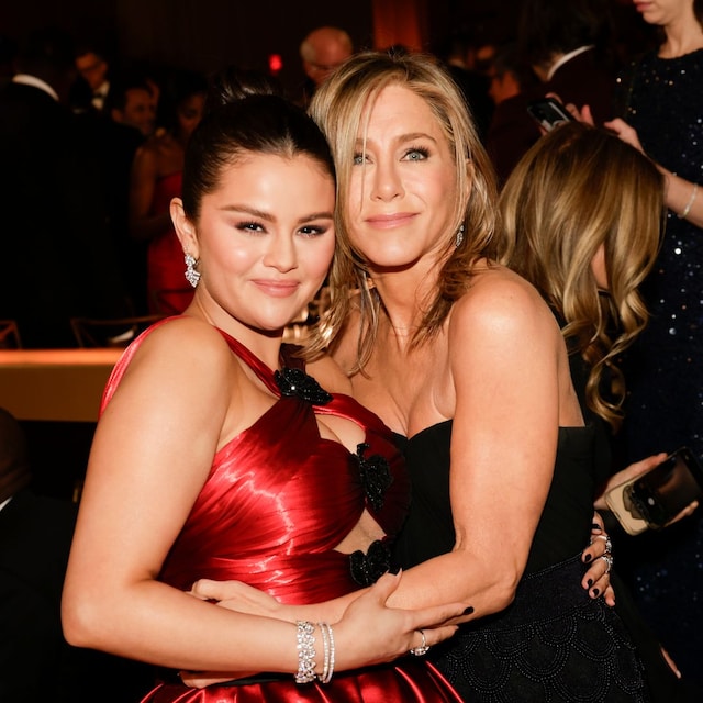 Selena Gomez y Jennifer Aniston en los Globos de Oro 2024