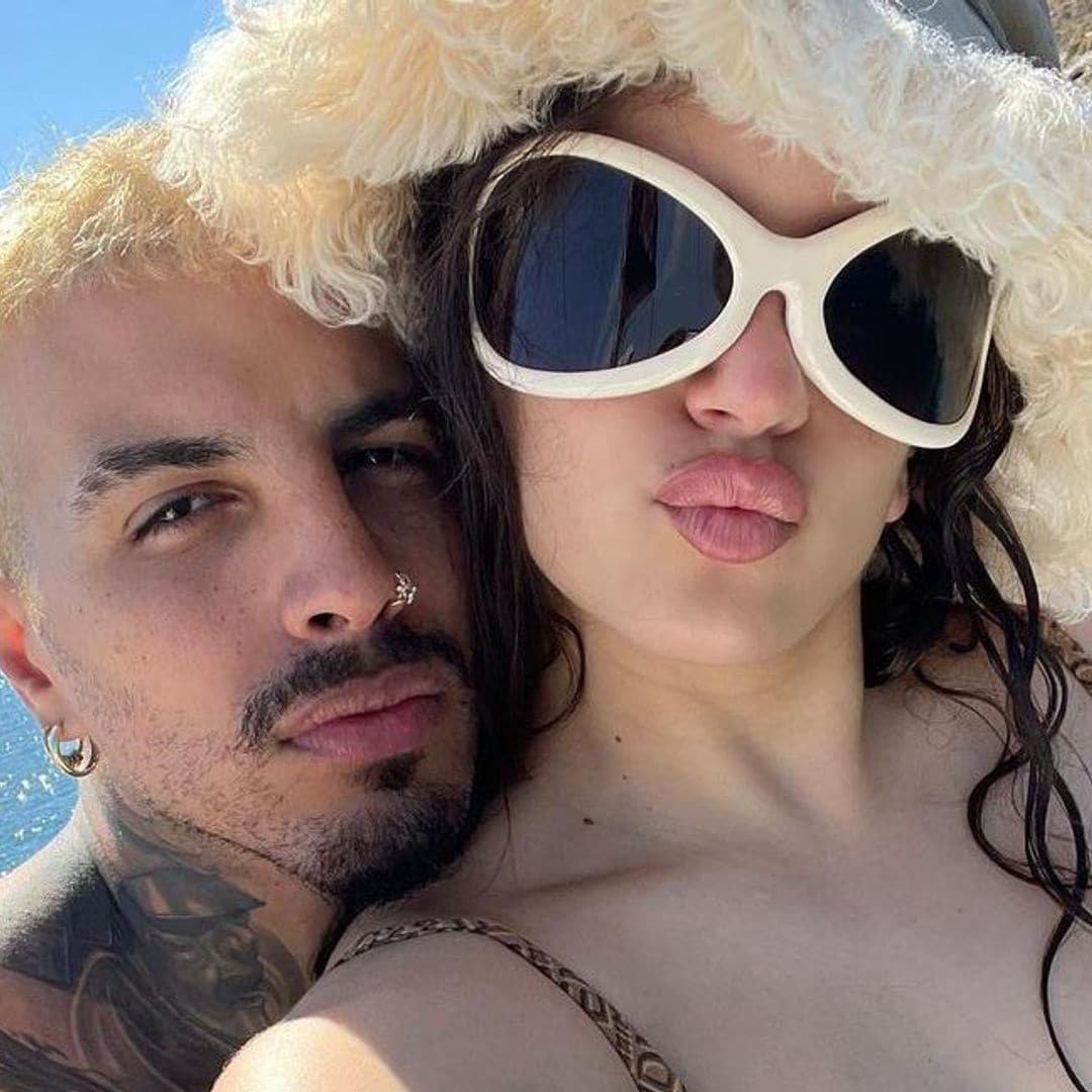 Rosalía luce un gran anillo de diamantes, ¿se comprometió con Rauw Alejandro?
